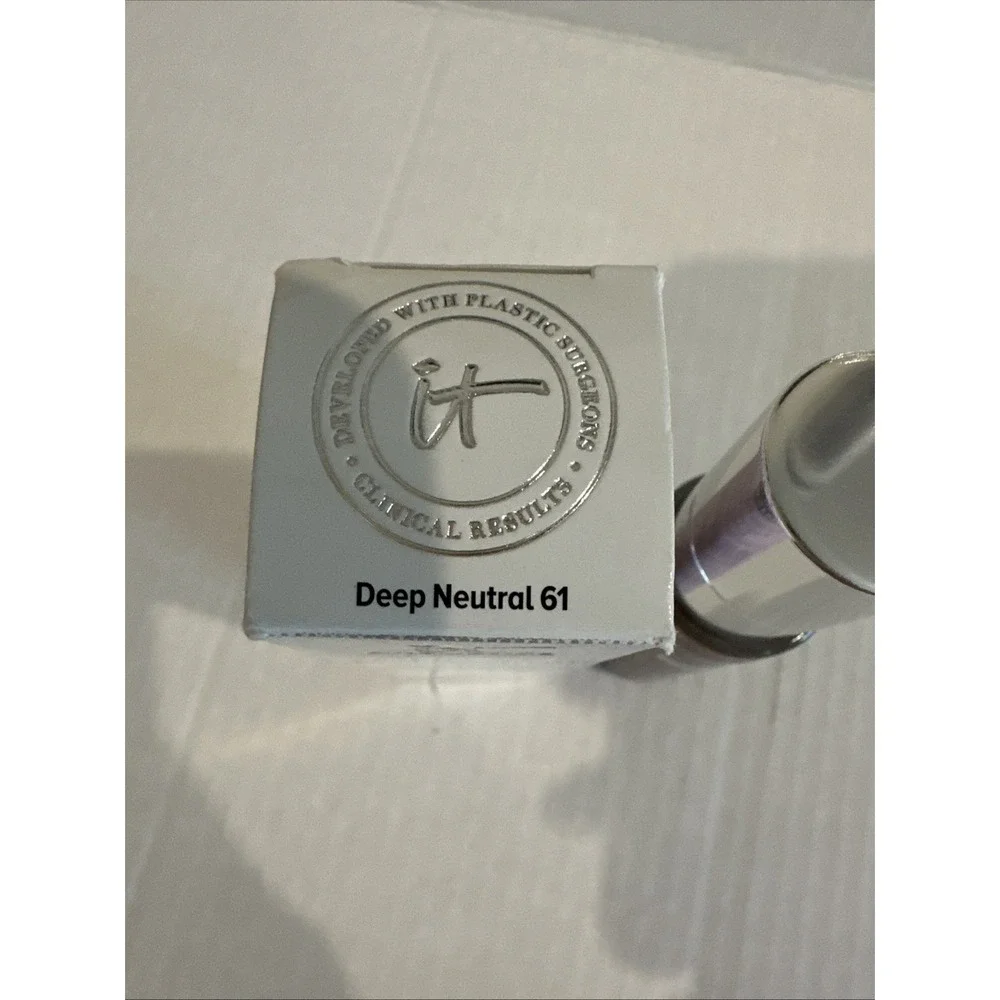It Cosmetics Your skin but Better Foundation Deep Neutral 61